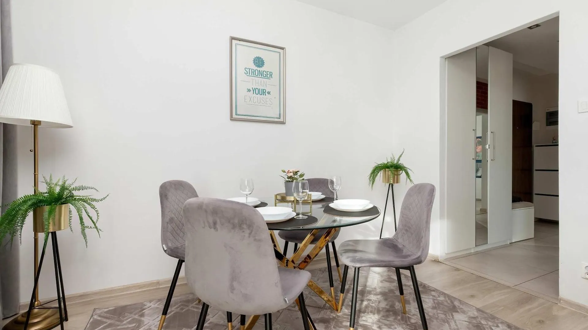 Stylowy Apartament Z Parkingiem I Biurkiem W Gdansku By Noclegi Renters Polónia